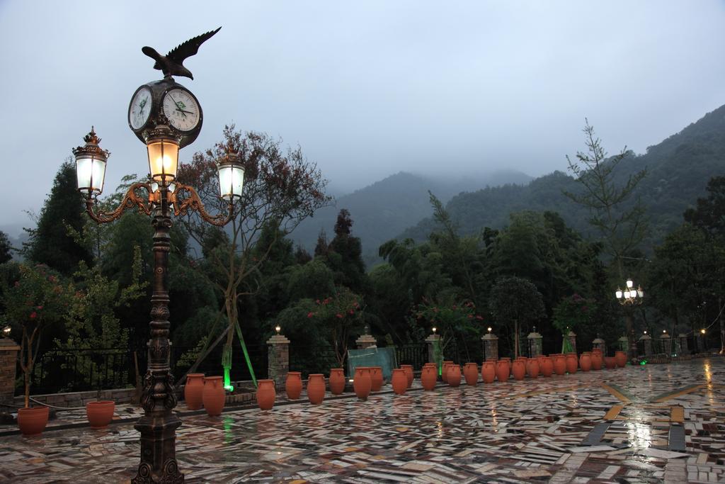 Panshan Tingquan Tuwo Holiday Resort Лешань Екстер'єр фото