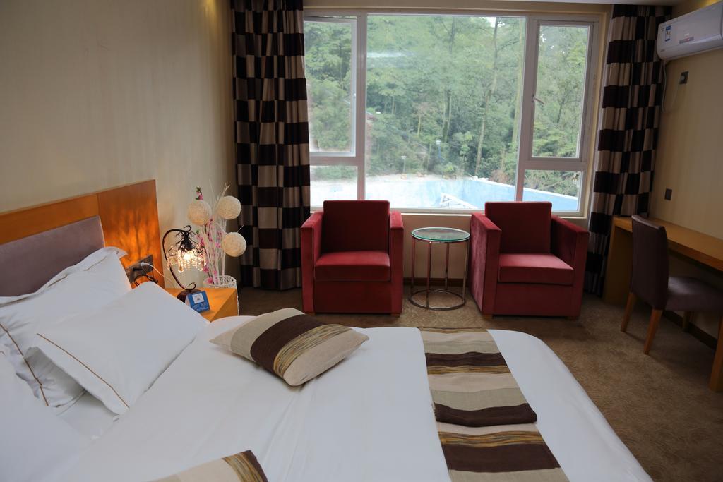 Panshan Tingquan Tuwo Holiday Resort Лешань Номер фото